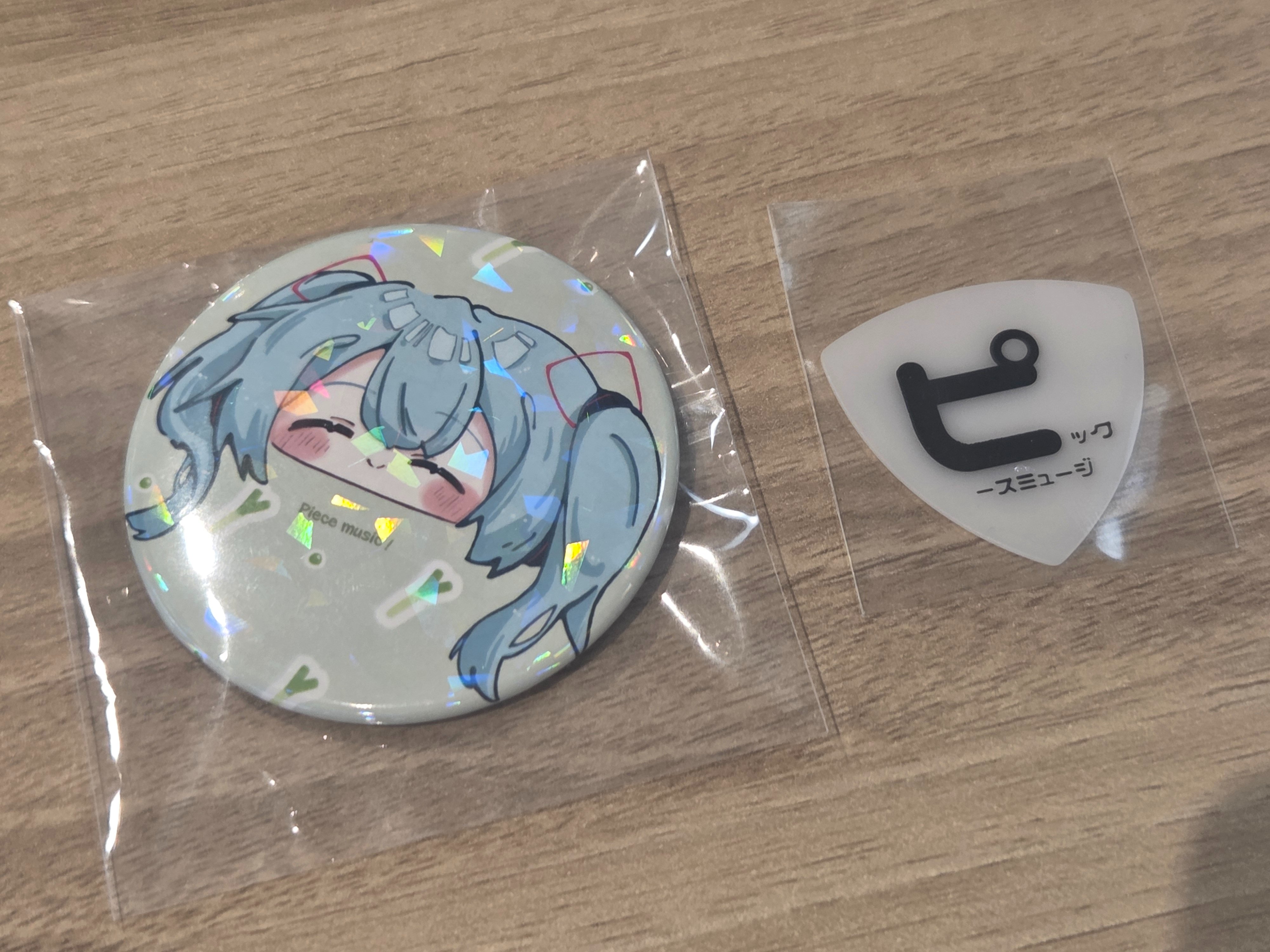 ギタピックと缶バッジ